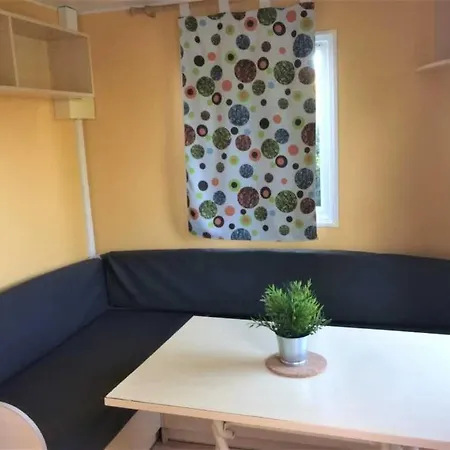 3 Etoiles - Piscine - Ccbbehi 营地 *