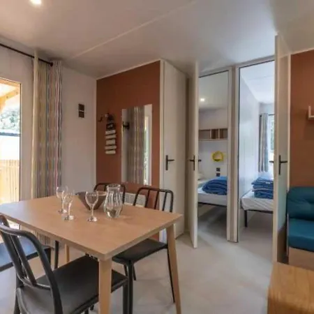 3 Etoiles - Piscine - Ccbbehi 营地 *