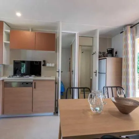 3 Etoiles - Piscine - Ccbbehi 营地 *